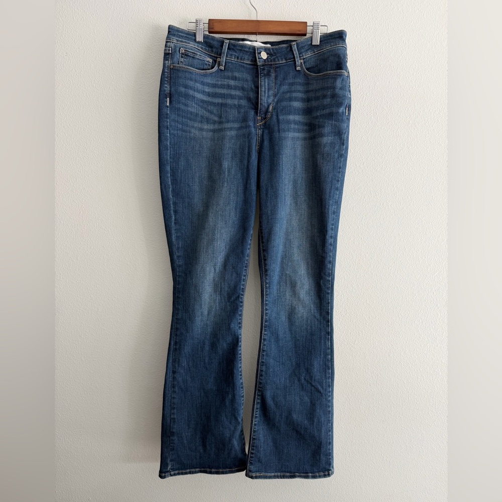 Signature by Levi Strauss Women’s Mid-Rise Boot Cut Jeans 14